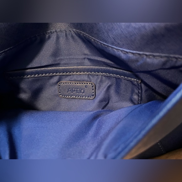 Apt 9 Royal Blue clutch/handbag.  Faux leather. Chain strap, removable. - Picture 13 of 16